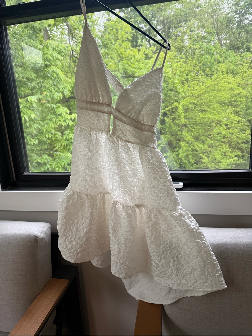 Elegant White Lace V-Neck Mini Dress